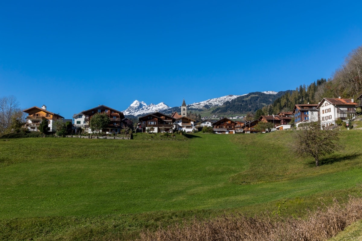 Geschichte: Rueun - Schnaus, offizieller Trail 905