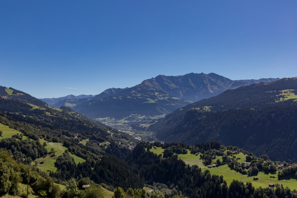 Geschichte: Kronenwanderung: Bifertenhütte - Andiast (mit dem ÖV bis Vals) (Etappe 5)