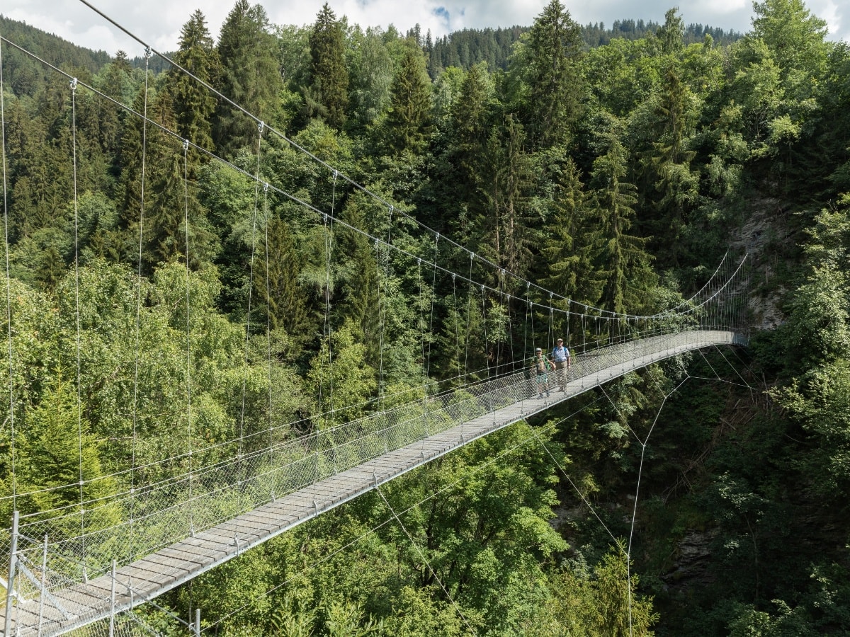 Geschichte: Wanderung Hängebrücke Val da Tersnaus