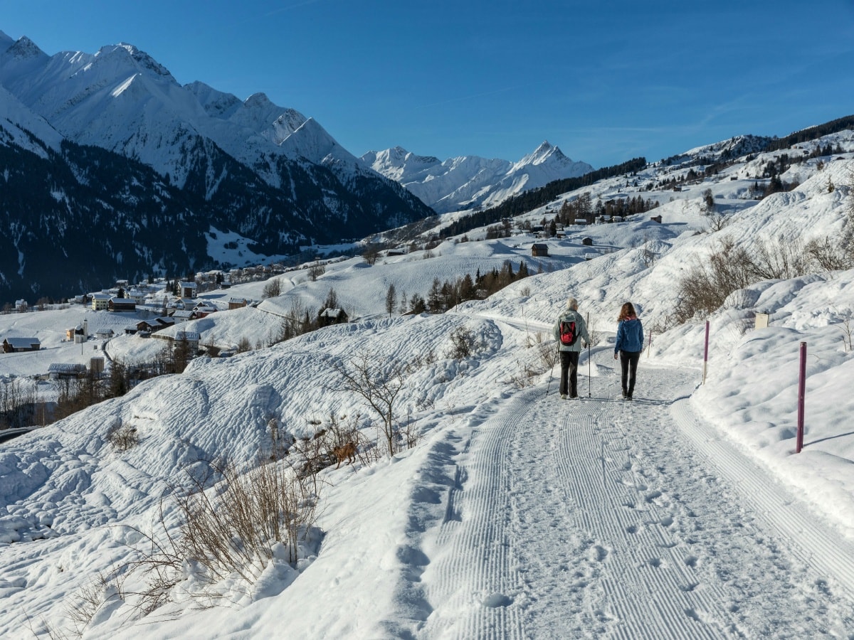 Geschichte: Winterwanderung: Vella - Davos Munts - Vella