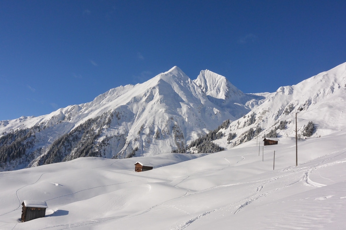 Geschichte: Auf das Schlüechtli in Tenna/Safiental