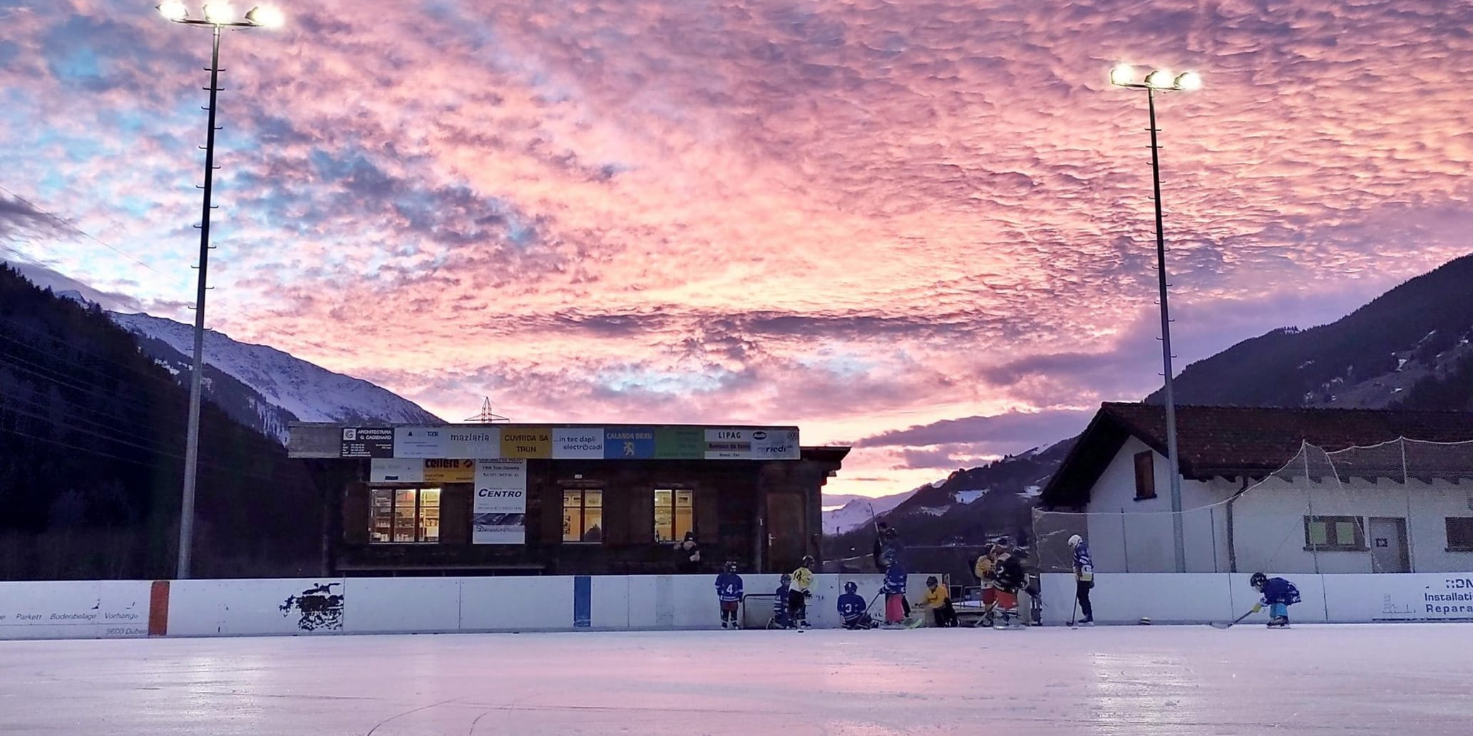 Schlittschuhfeld bei Abendrot