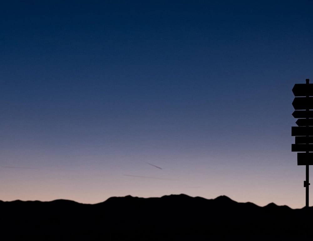 Wanderweg bei Sonnenaufgang