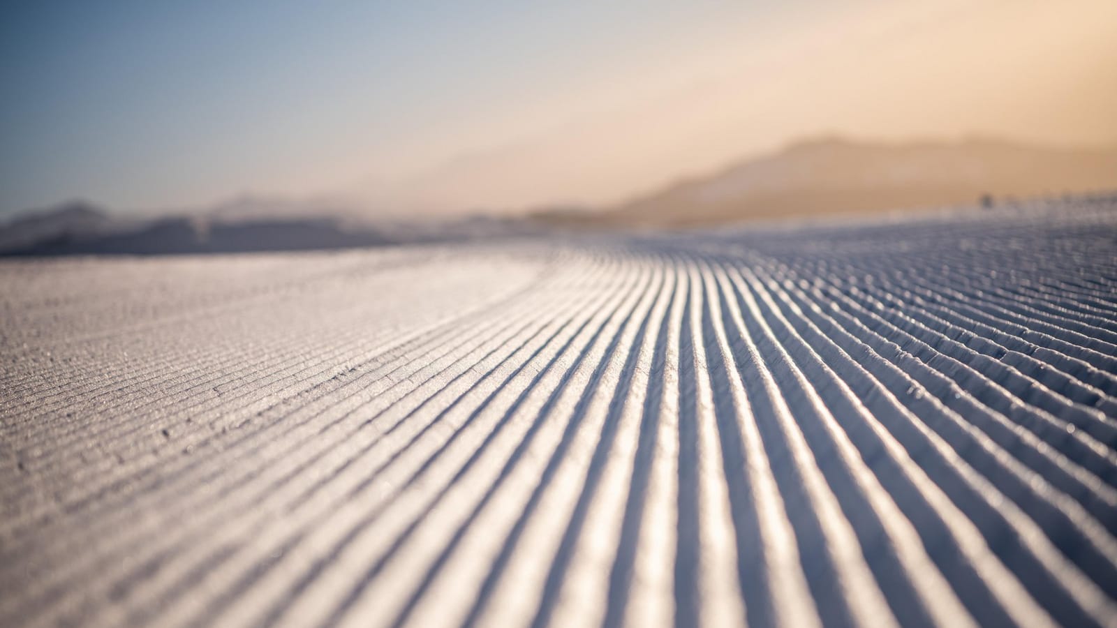 frische Skipisten in der Surselva