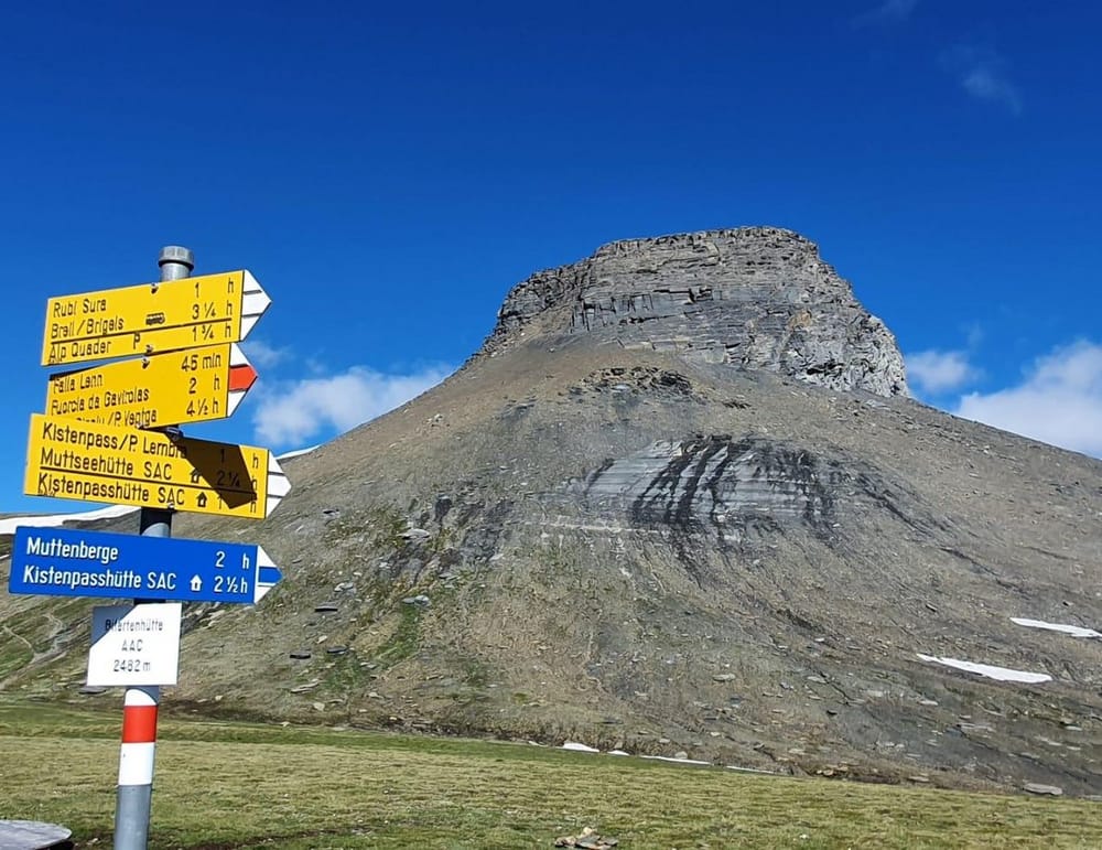 Wegweiser in der Surselva